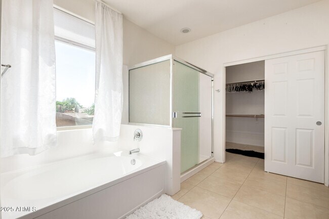 Building Photo - 252 W Blue Lagoon Dr