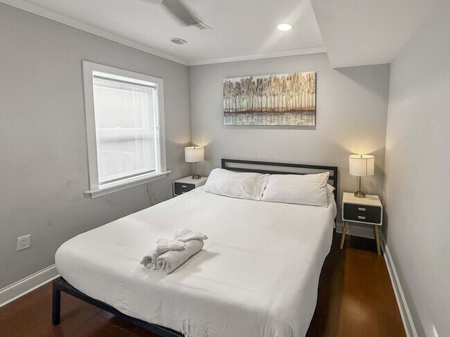 Building Photo - 606 S 2nd St