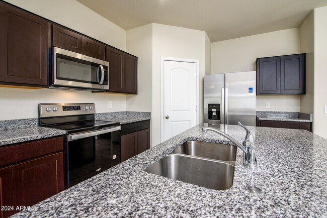 Building Photo - 35445 W San Alvarez Ave