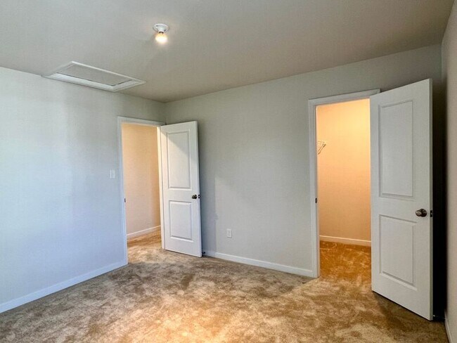 Building Photo - 8180 Lyman Ct