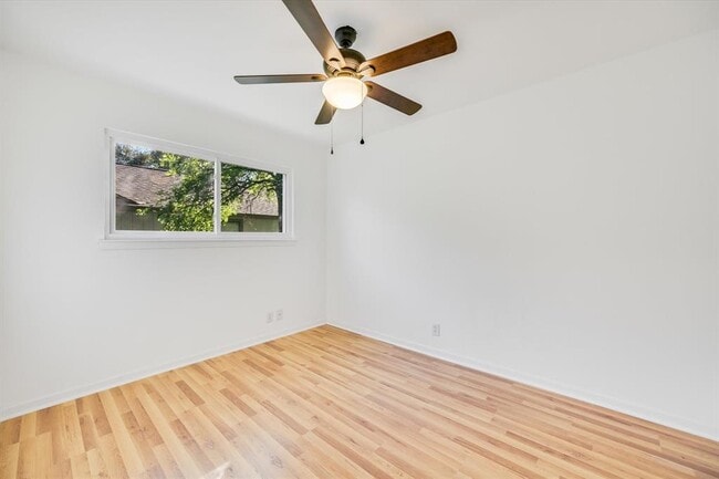 Building Photo - 11803 Broad Oaks Dr