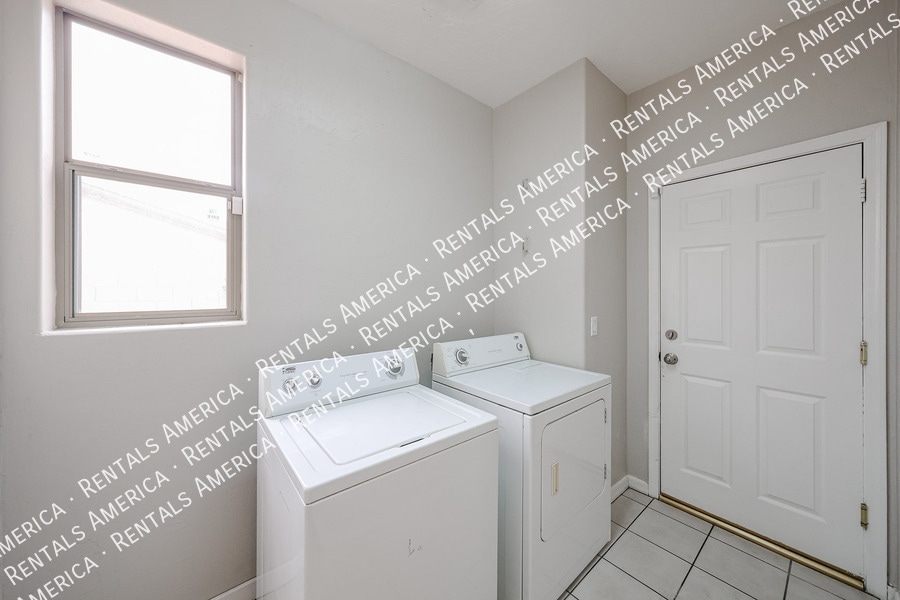 Building Photo - 14605 W Verde Ln