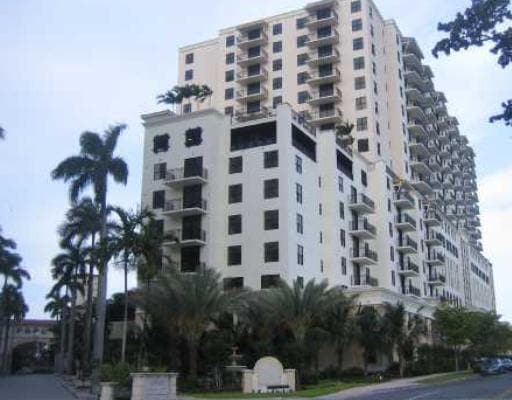 Building Photo - 888 S Douglas Rd