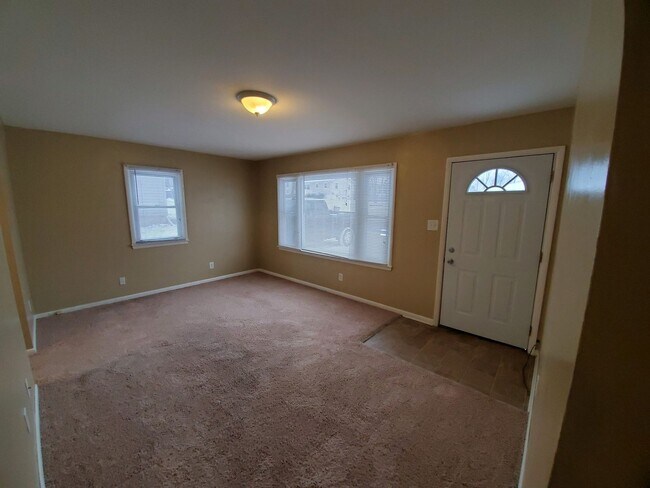 Building Photo - 2 Bedroom Home on South Union!