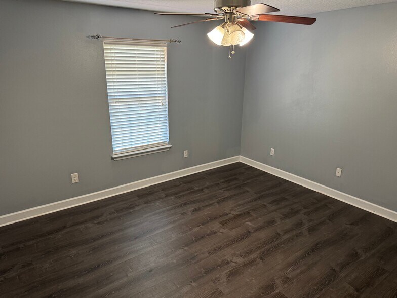 Building Photo - 1705 Pahl Ct