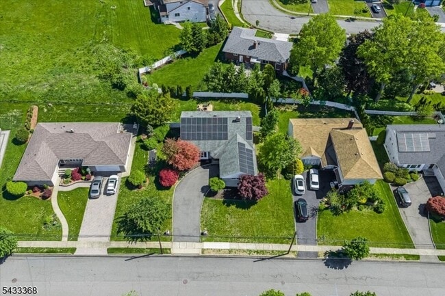 Building Photo - 32 Brantwood Pl