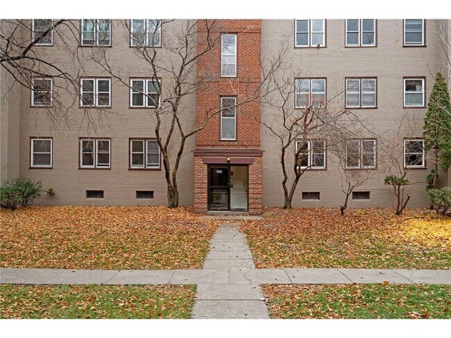 Building Photo - 3142 W Bde Maka Ska Blvd