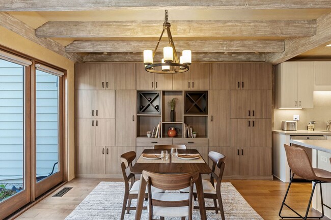 Building Photo - Gorgeous Furnished 2-Bed, 2-Bath Townhouse...