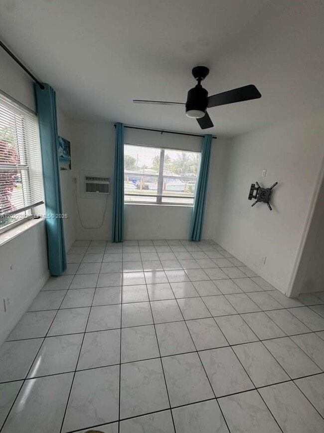 Building Photo - 3210 Canal Dr