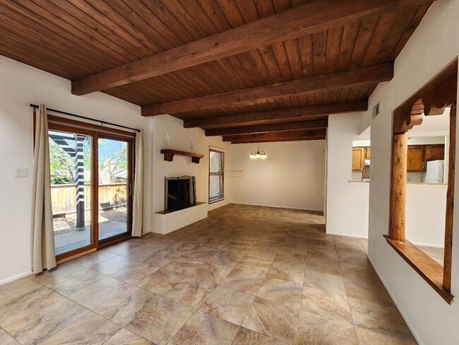 Building Photo - 2972 Plaza Azul