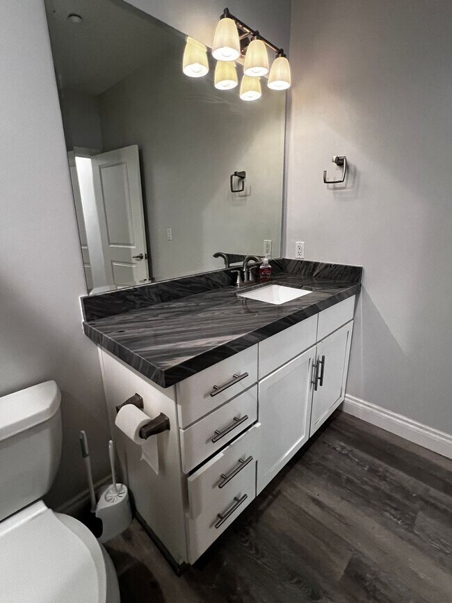 Building Photo - 2 Bed 2 Bath Furnished Condo Tempe Resort-...