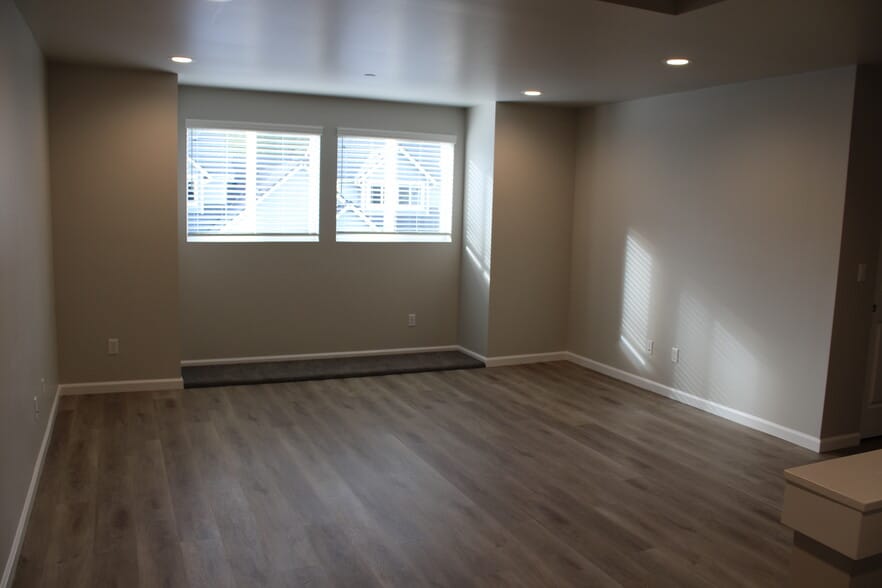 Building Photo - 14916 Canyon Rd E