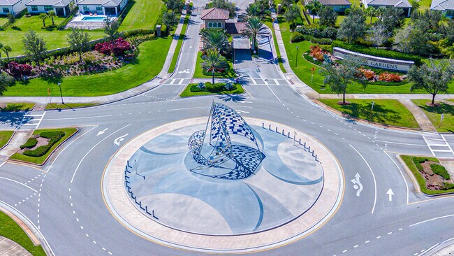 Building Photo - 758 SE Courances Dr