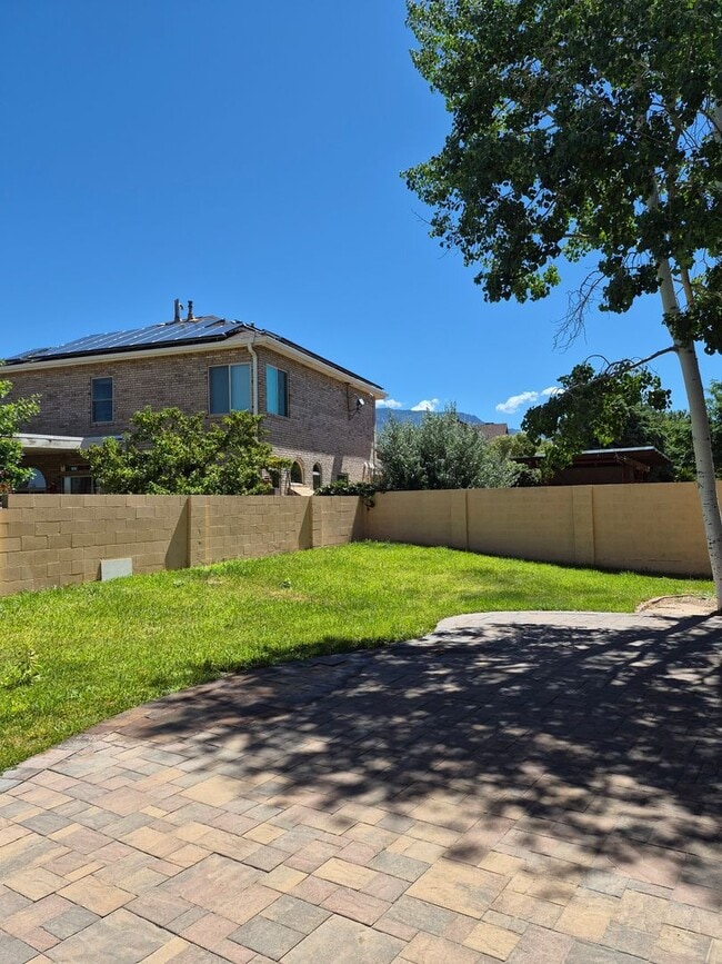 Building Photo - FIVE BEDROOMS GEM-NORTH EAST HEIGHTS