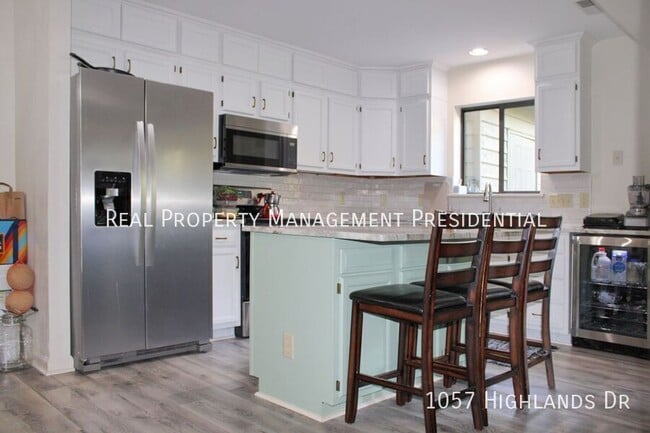 Building Photo - 1057 Highlands Dr