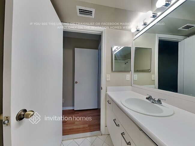 Building Photo - 2440 Cordoba Bend