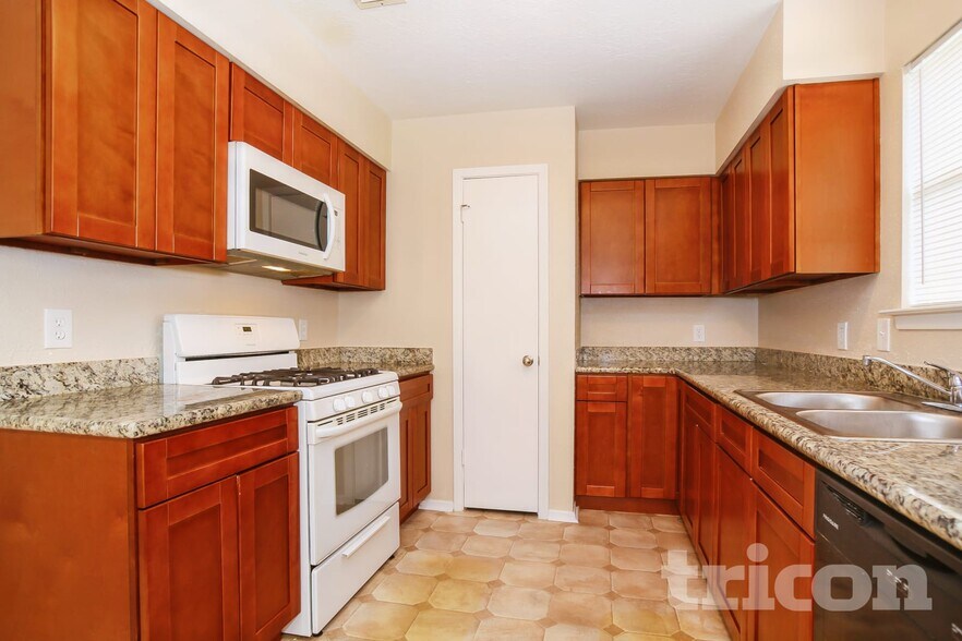 Building Photo - 7206 Sonnet Glen Ln