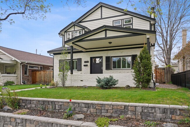 Building Photo - 2370 Elm St