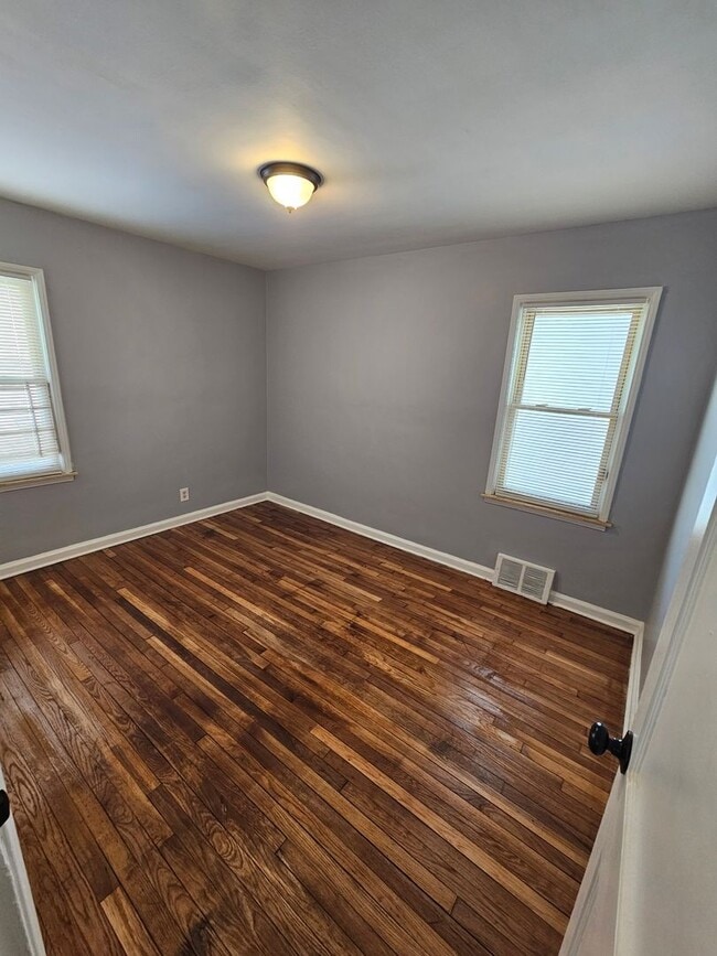 Building Photo - Come see your new home!