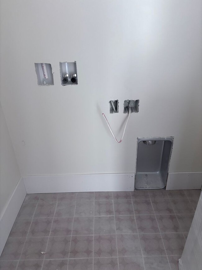 Building Photo - 5 bed 4.5 bath home with pool in Crimson Cliff Boundary