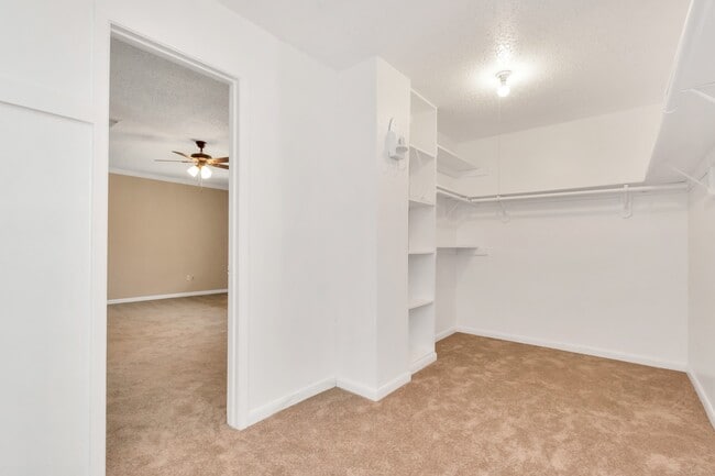 Building Photo - 15616 Weldon Dr