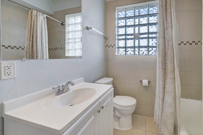 Building Photo - 1649 W Main St