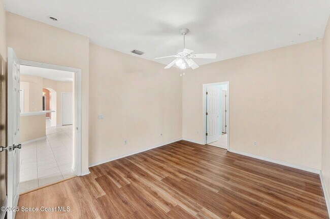 Building Photo - 1774 Sun Gazer Dr