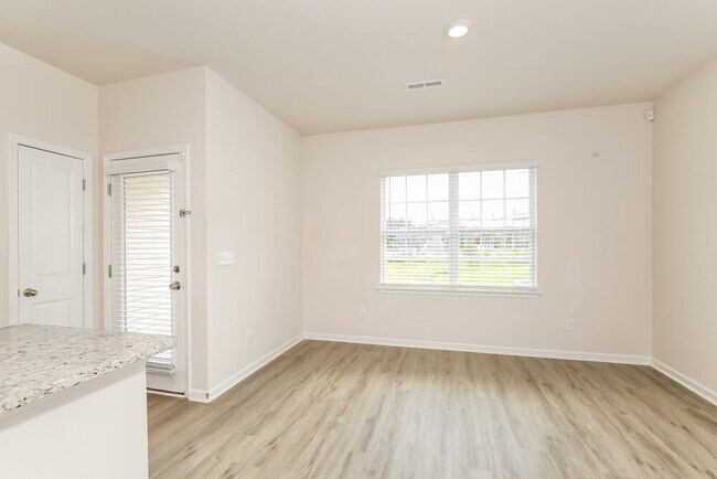 Building Photo - 1095 HighGarden Cir