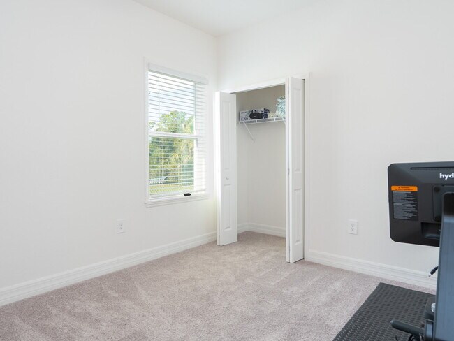 Building Photo - Move in now with zero deposit! This stunni...