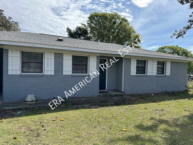 Building Photo - 209 Loizos Dr NW