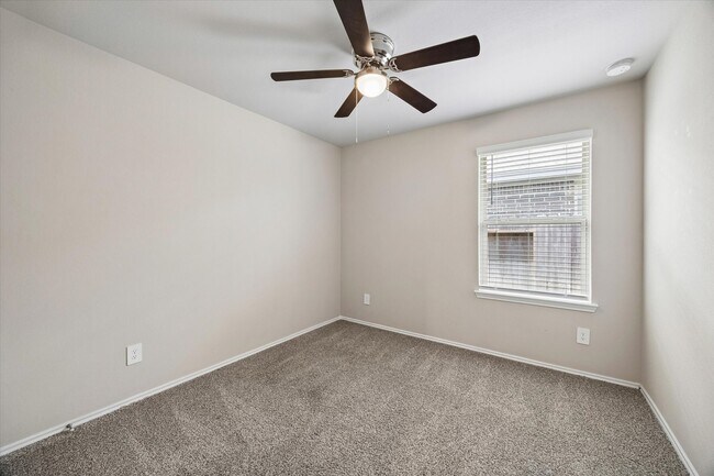Building Photo - 40463 Gdn Hts Ln