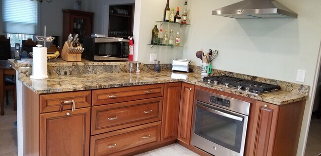 Building Photo - 24 Bayberry Ln