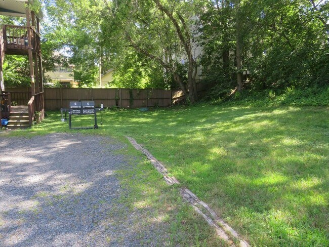 Building Photo - 422 Superior St