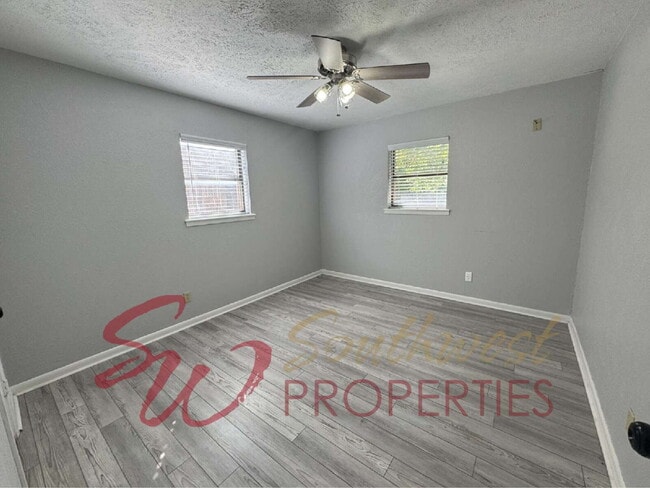 Building Photo - Well-Maintained 3 Bed / 2 Bath in Quiet Neighborhood