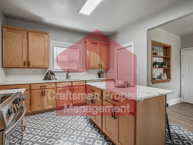 Building Photo - 1501 Gladstone Terrace