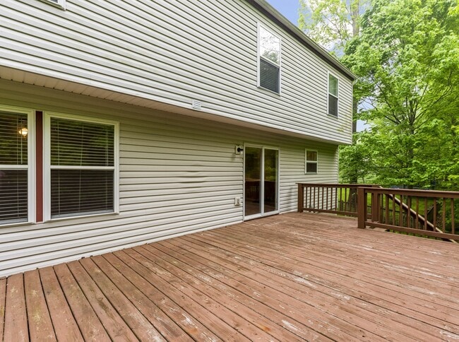 Building Photo - 18 Lochness Ln