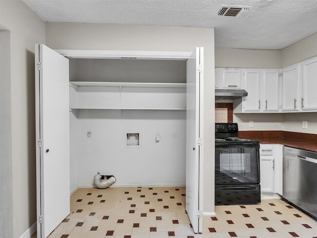 Building Photo - 10314 Staghill Dr