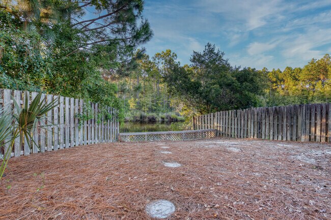 Building Photo - 13 Corte Lago
