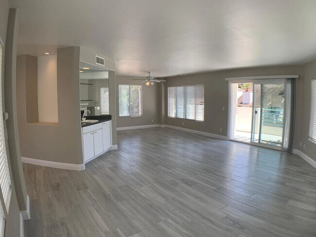 Building Photo - 4594 Cove Dr