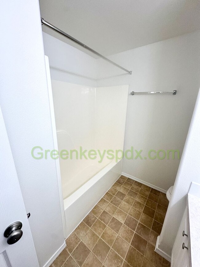 Building Photo - Amazing 2-Bedroom Townhouse with 2.5 Bathrooms, Attached Garage, Private Fenced Patio