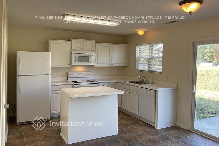 Building Photo - 3005 Tuckland Dr