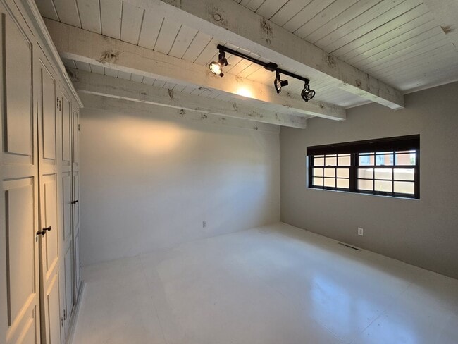 Building Photo - 335 Otero St