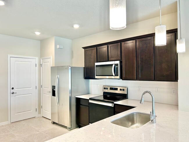 Building Photo - Live in style: Family-friendly 3BR, 2.5BA ...