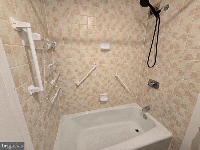 Building Photo - 3705 S George Mason Dr