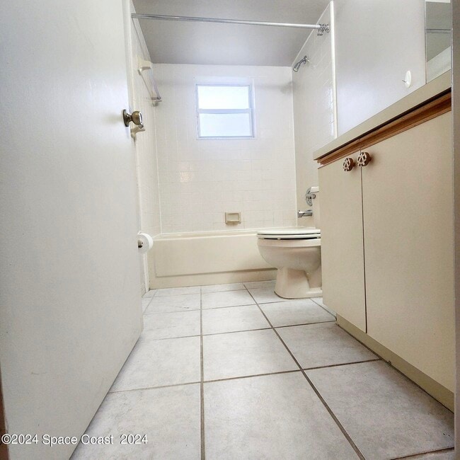 Building Photo - 3147 Dunhill Dr