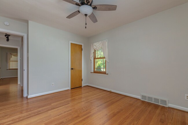 Building Photo - 2BD/2BATH Rockhill Home!