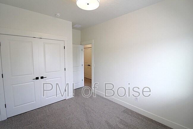 Building Photo - 123 Trifecta Ln