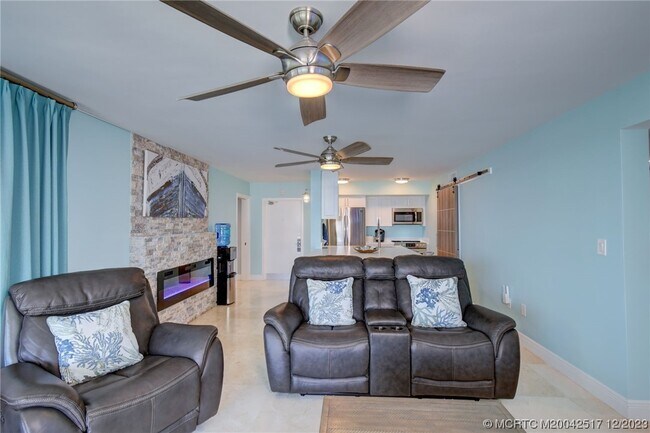 Building Photo - 8302 Marina Villa Dr