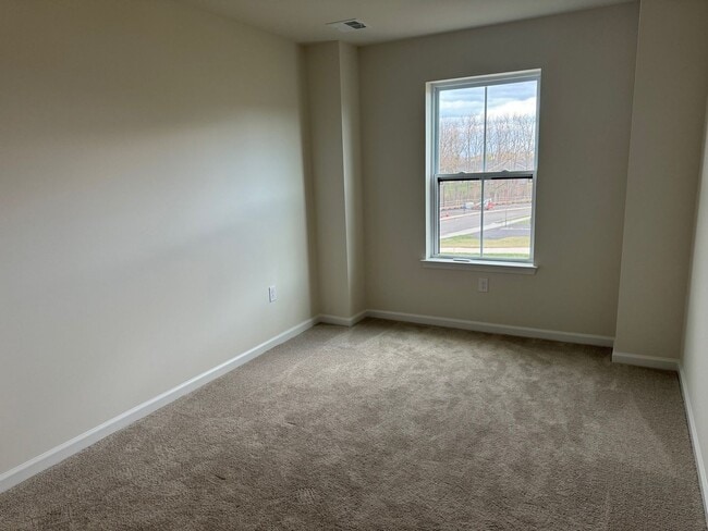 Building Photo - New Harleysville 3 Bedroom End unit Townho...