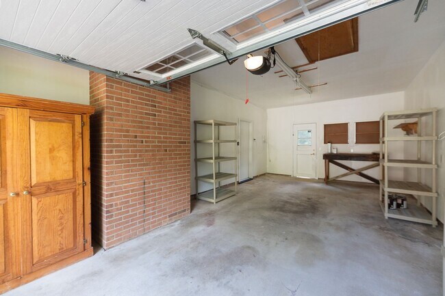 Building Photo - 5517 Robinridge Rd
